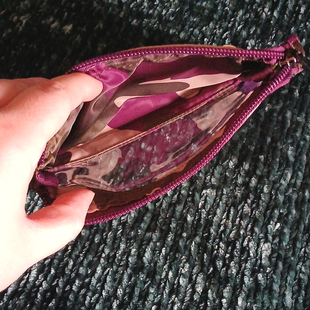 Lug Pouch - Picture 3 of 7